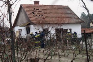 Felrobbant egy dunavecsei ház melléképülete