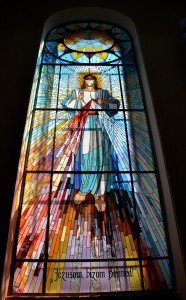 A Szent Margit Gimnázium kápolnájának új ólomüveg ablaka