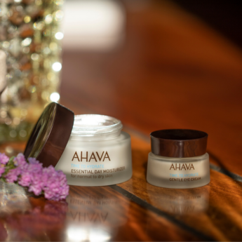 A legjobb szemránckrémek az AHAVA termékcsaládban vannak